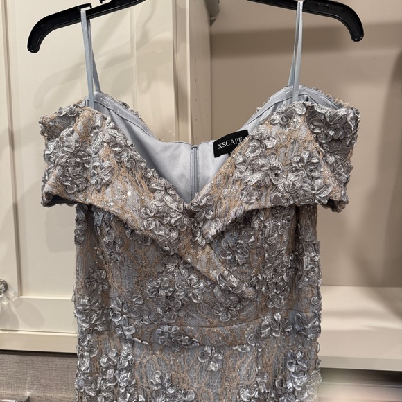 Xscape Silver Sequin Sleeveless Gown NWT - Picture 4 of 5